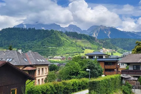Balkon mit Aussicht in die Berge  S`Gerhardter by Alpenidyll Apartments