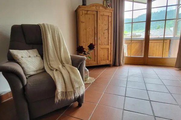 Wohnzimmer mit Zugang Balkon  S`Gerhardter by Alpenidyll Apartments