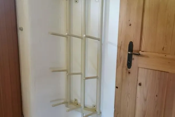 Entrance area with shoe dryer  Stodertraum 3 "Löwenzahn" by Alpenidyll Apartments
