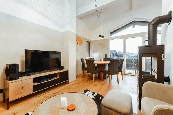 Fernseher und Kamin  Aich Amade by Alpenidyll Apartments
