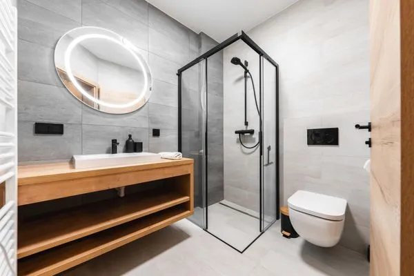 Badezimmer 1, Dusche und WC  Aich Amade by Alpenidyll Apartments