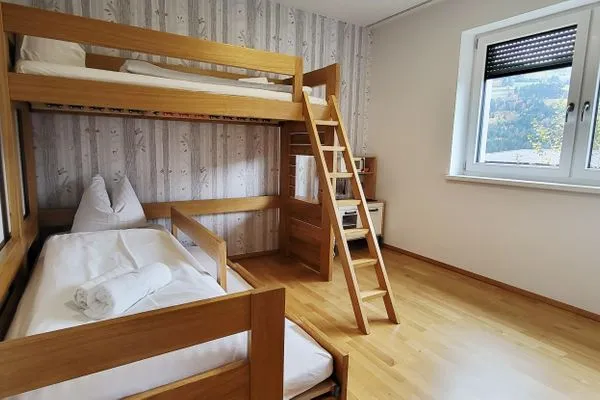 Schlafzimmer 2, Etagenbett 3 Personen  LandLiebe Aich by Alpenidyll Apartments