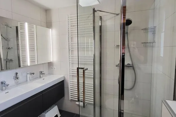 Badezimmer mit Dusche  LandLiebe Aich by Alpenidyll Apartments