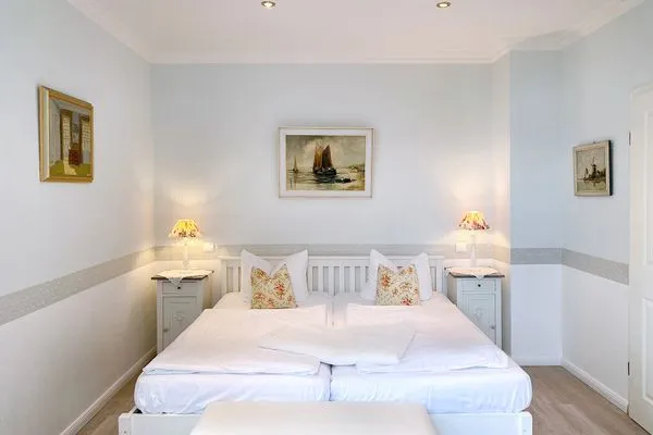 Schlafzimmer  Villa Hansa App. A1 - Ostseeappartement mit Panorama-Meerblick & direktem Strandzugang