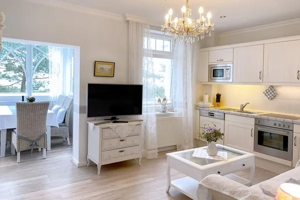 Wohnzimmer  Villa Hansa App. A1 - Ostseeappartement mit Panorama-Meerblick & direktem Strandzugang