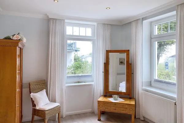 Schlafzimmer  Villa Hansa App. A1 - Ostseeappartement mit Panorama-Meerblick & direktem Strandzugang