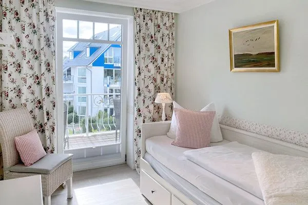 Schlafzimmer  Villa Hansa App. A2 - perfekter Blick über die Dünen auf die Lübecker Bucht