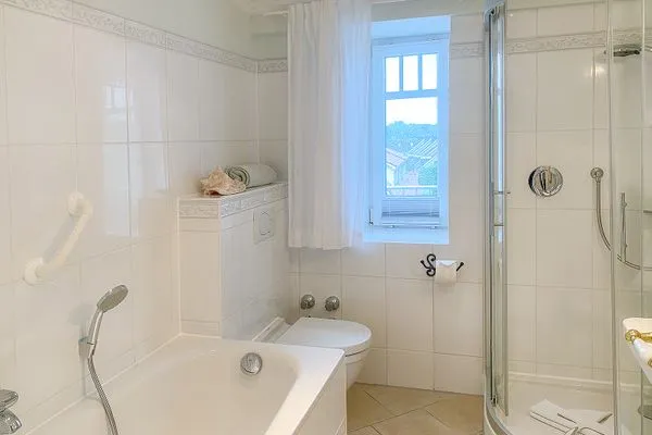 Badezimmer  Villa Hansa App. A3 - wunderschöne Ferienwohnung mit Panorama-Meerblick