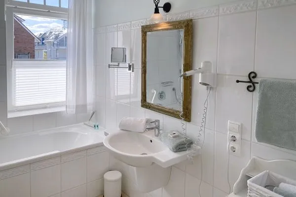 Badezimmer  Villa Hansa App. B1 - Ferienwohnung mit atemberaubendem Blick auf die Ostsee