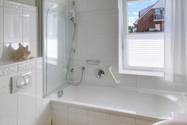 Badezimmer  Villa Hansa App. B1 - Ferienwohnung mit atemberaubendem Blick auf die Ostsee