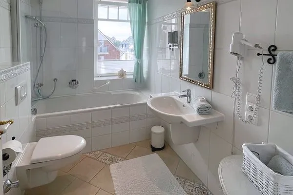 Badezimmer  Villa Hansa App. B2 - wunderbarer Meerblick im Wintergarten