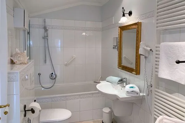 Badezimmer  Villa Hansa App. B3 - Panormameerblick über die ganze Lübecker Bucht