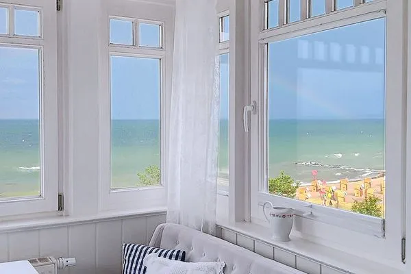 Wohnzimmer  Villa Hansa App. B3 - Panormameerblick über die ganze Lübecker Bucht