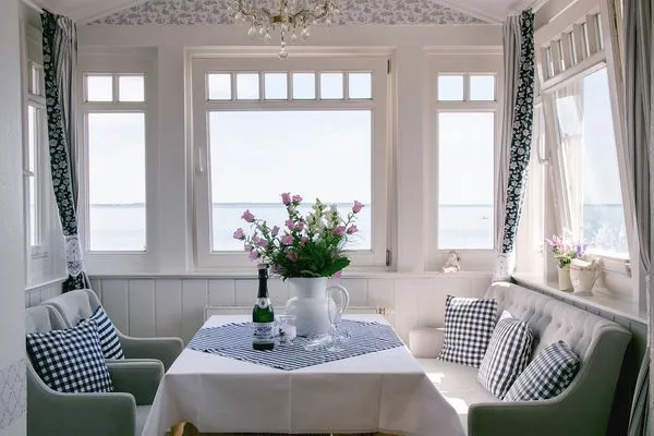 Wohnzimmer  Villa Hansa App. B3 - Panormameerblick über die ganze Lübecker Bucht