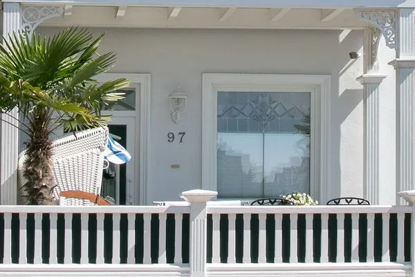 Terrasse  Villa Hansa App. C1 - mit Strandkorb und Palmen auf der Terrasse