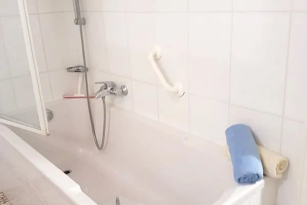 Badezimmer  Villa Hansa App. C1 - mit Strandkorb und Palmen auf der Terrasse