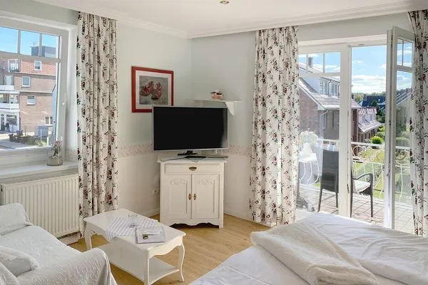 Wohnzimmer  Villa Hansa App. C2 - strandnahes Studio mit Südbalkon & Seeblick