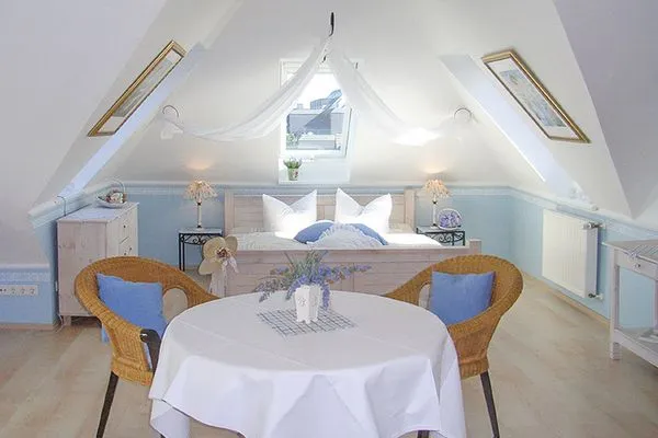 Wohnzimmer  Haus Anholt App. 39 - großzügige Studiowohnung in der Strandallee mit Teilmeerblick