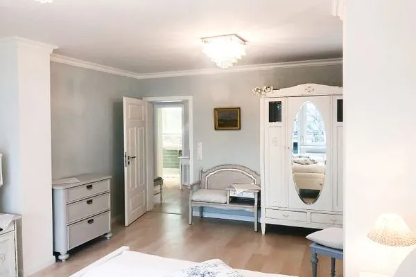 Schlafzimmer  Unser Sommerhaus - Ferienhaus mit Garten, Balkonen & Sonnenterrasse