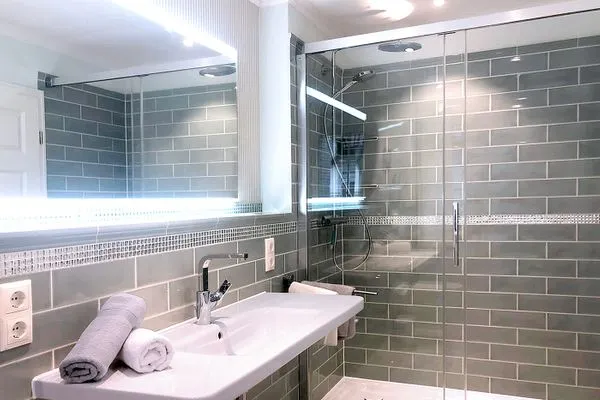 Badezimmer  Unser Sommerhaus - Ferienhaus mit Garten, Balkonen & Sonnenterrasse