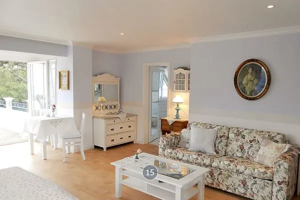 Wohnzimmer  Haus Midsommer App. 15 - Penthouse über drei Ebenen – Meerblick & Strandkorb auf der Dachterrasse