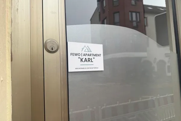 Fassade / Eingang  Gemütliches Appartement "Karl" mit 2 Schlafzimmern an der Goitzsche