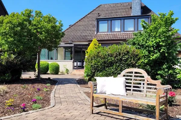 Großer ruhiger Gemeinschaftsgarten  Strandnahe Mini Ferienwohnung im Souterrain mit gratis Wäschepaket