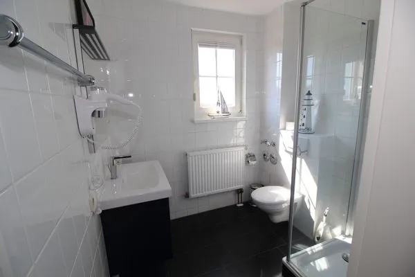Badezimmer  Ferienwohnung Kranichglück - im Herzen der Halbinsel Jasmund