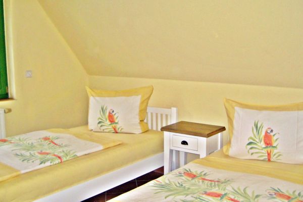  Jagdhaus 2 OG Wieck - Schlafzimmer