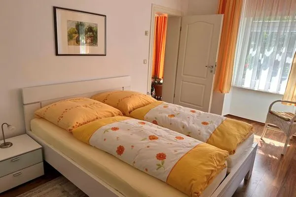 Schlafzimmer  Ferienwohnung Seerose - der Kreideküste so nah