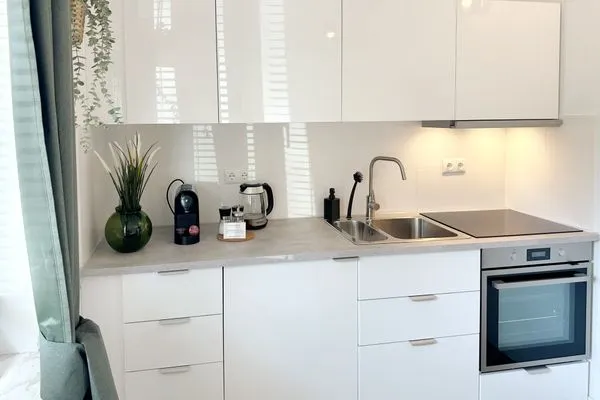 Voll ausgestattete und hochwertige Küche  Romantische Ferienwohnung am Hafen mit gratis Bettwäsche-Paket und Terrasse