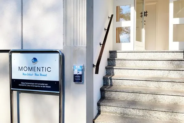 Haupteingang zur Ferienanlage "Hafenperle" von Momentic  Romantische Ferienwohnung am Hafen mit gratis Bettwäsche-Paket und Terrasse