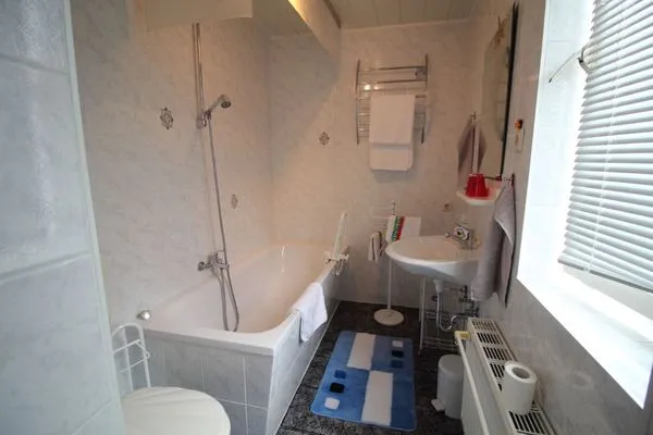 Badezimmer  Ferienwohnung Thurk - zentral in der Hafenstadt Sassnitz
