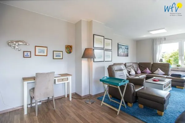 Wohnzimmer mit kleinem Schreibtisch Haus Franz-Habich-Straße 9 Ferienwohnung Peiter Blik