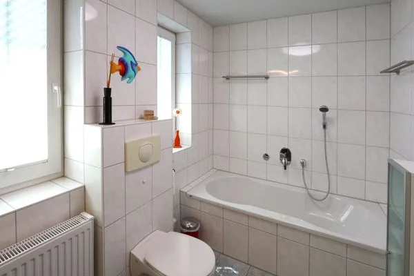 Badezimmer mit Badewanne  Rosenberg-Siedlung 21