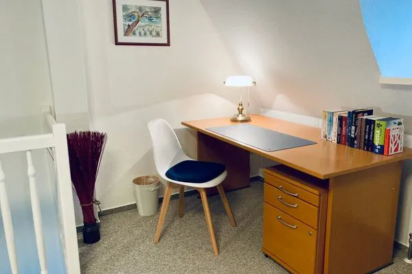 Schreibtisch im Schlafzimmer Achtern Diek Achtern Diek 12b - Wohnung 5