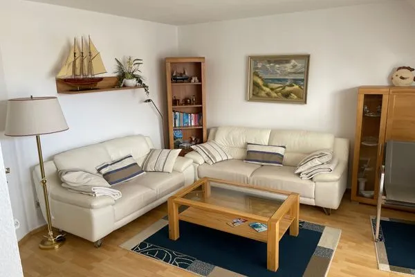 Wohnbereich mit Sofa  Birkenstrasse 6i Wohnung 18