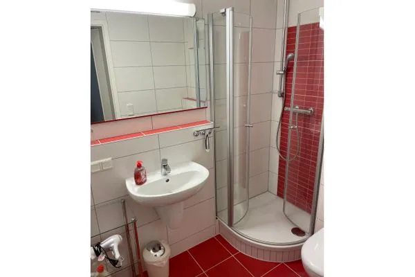 Badezimmer mit Dusche  Birkenstrasse 6i Wohnung 18