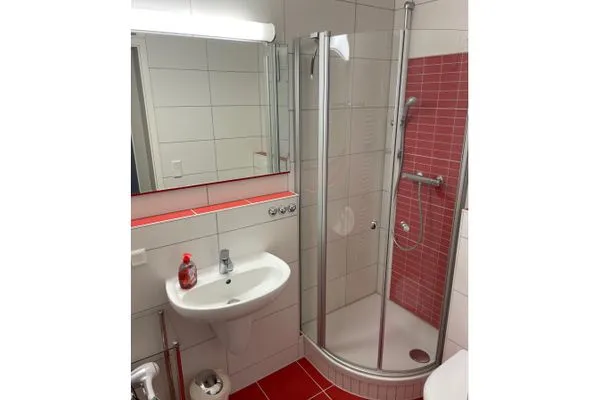 Badezimmer mit Dusche  Birkenstrasse 6i Wohnung 18