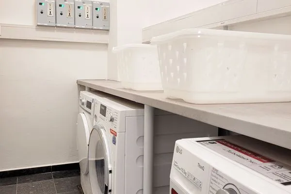 Waschmaschine und Trockner im Untergeschoss  Stilvolle Ferienwohnung im Untergeschoss für Ostsee-Kurztrip