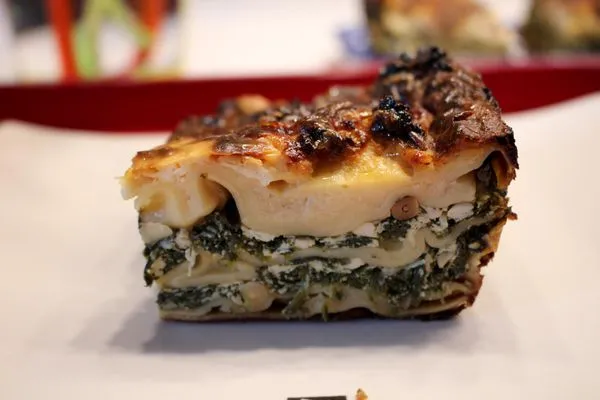 Moussakas me Spanaki