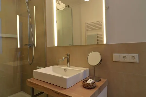 Gäste-WC  Villa Johanna App. 2 - maritimes Wohnen in bester Lage mit Südbalkon & Garten