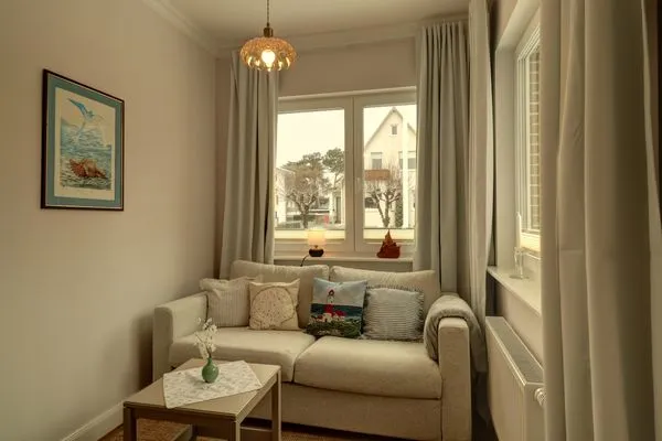 Wohnzimmer  Villa Johanna  App.1 - mit zwei Balkonen & Garten - nur wenige Schritte vom Strand