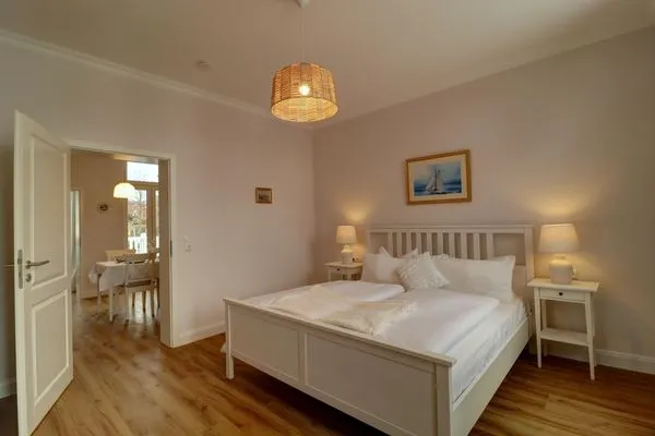 Schlafzimmer  Villa Johanna  App.1 - mit zwei Balkonen & Garten - nur wenige Schritte vom Strand