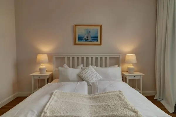 Schlafzimmer  Villa Johanna  App.1 - mit zwei Balkonen & Garten - nur wenige Schritte vom Strand