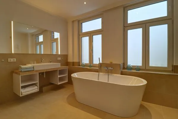 Badezimmer  Villa Johanna App. 3 - großzügiges Ferienappartement mit Balkon & Weitblick über den Niendorfer Hafen