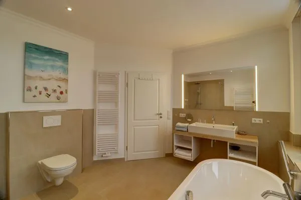Badezimmer  Villa Johanna App. 3 - großzügiges Ferienappartement mit Balkon & Weitblick über den Niendorfer Hafen