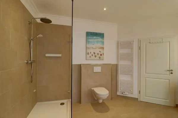 Badezimmer  Villa Johanna App. 3 - großzügiges Ferienappartement mit Balkon & Weitblick über den Niendorfer Hafen