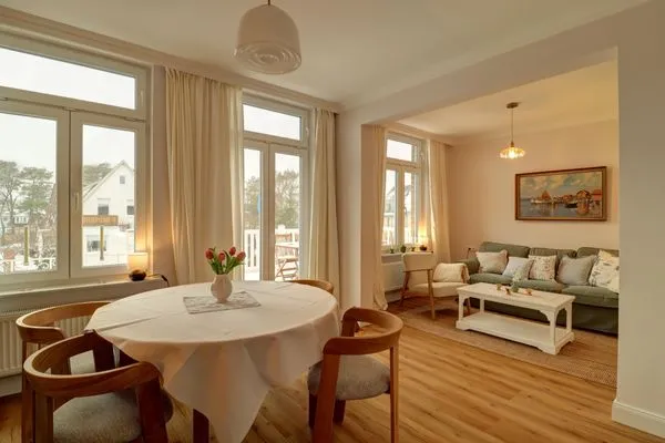 Wohnzimmer  Villa Johanna App. 3 - großzügiges Ferienappartement mit Balkon & Weitblick über den Niendorfer Hafen