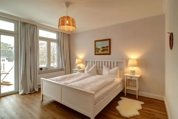 Schlafzimmer  Villa Johanna App. 3 - großzügiges Ferienappartement mit Balkon & Weitblick über den Niendorfer Hafen